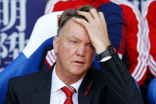 Ông Van Gaal thất vọng trong trận hòa Crystal Palace cuối tuần qua - Ảnh: Reuters