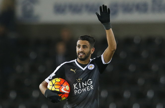 Mahrez ăn mừng bàn thắng vào lưới Swansea - Ảnh: Reuters