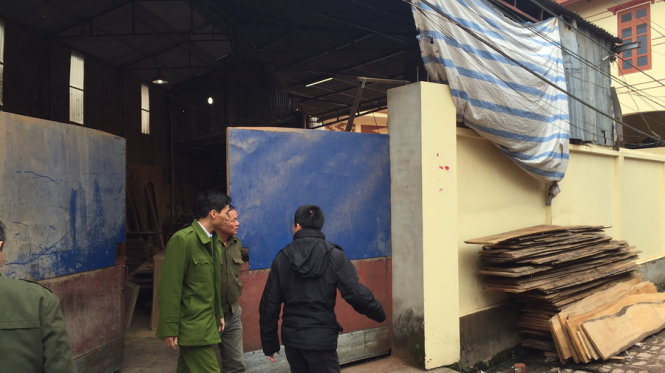 Cơ quan công an đang khám nghiệm hiện trường để điều tra - Ảnh: M.Quang