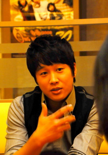KHvJY42x.jpg