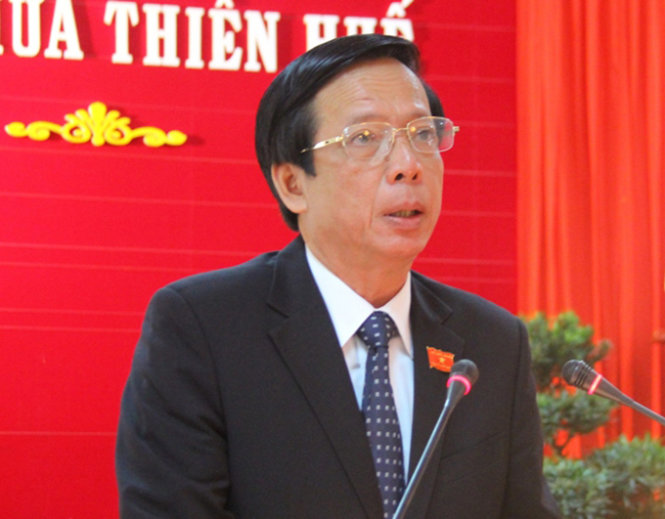 Ông Phan Tiến Dũng, giám đốc Sở VHTT&DL trả lời chất vấn về tình trạng ngành du lịch giảm sức cạnh tranh - Ảnh: Nguyên Linh