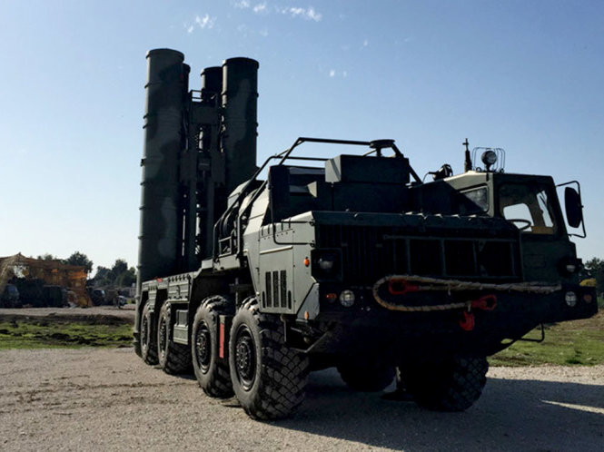 Hệ thống tên lửa phòng không S-400 của Nga - Ảnh: Reuters