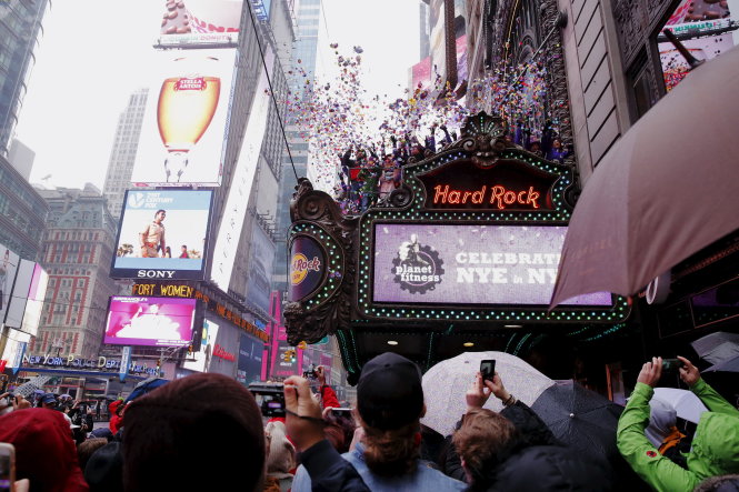 Khoảng 6.000 cảnh sát sẽ bảo vệ an ninh Quảng trường Thời đại ở New York - Ảnh: Reuters