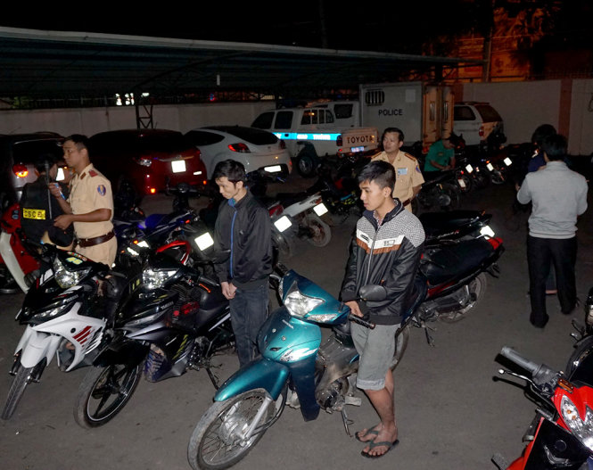 Các phương tiện bị đưa về trụ sở công an để xử lý- Ảnh: Bá Sơn
