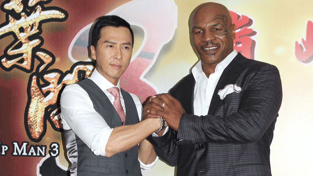 Ngôi sao điện ảnh Chân Tử Đan (Diệp Vấn) và võ sĩ quyền anh Mike Tyson cùng tham gia trong Diệp Vấn 3 - Ảnh: Reuters
