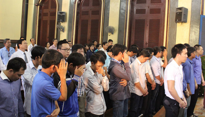 Các bị cáo nghe tuyên án tại tòa sáng 7-1 - Ảnh: Tuyết Mai