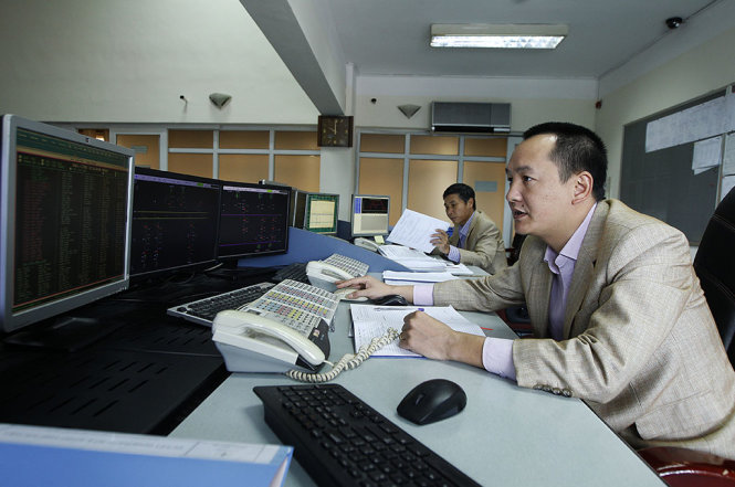 Việc Campuchia thiếu cung cấp thông tin gây tiềm ẩn nguy hiểm rã lưới cho hệ thống điện VN. Trong ảnh trung tâm điều độ hệ thống điện quốc gia xử lý các tình huống để đảm bảo hệ thống điện - Ảnh Nguyễn Khánh