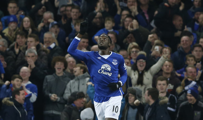 Lukaku ăn mừng sau khi ghi bàn vào lưới M.C - Ảnh: Reuters