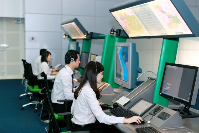 Kíp trực điều hành bay tại Trung tâm Kiểm soát đường dài Hà Nội - Ảnh: Tổng công ty quản lý bay cung cấp