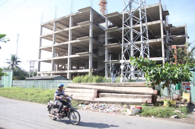 Dự án chung cư Mỹ Lợi xây dở dang chưa biết khi nào mới khởi động lại Ảnh: MẬU TRƯỜNG