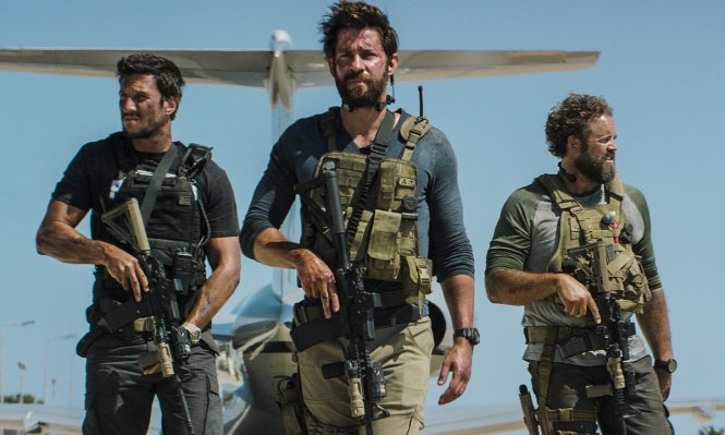 Bộ phim 13 hours: The secret soldiers of Benghazi đậm chất Michael Bay với những màn cháy nổ và hành động hoành tráng - Ảnh: IMDB