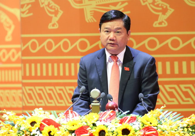Đồng chí Đinh La Thăng, Ủy viên Trung ương Đảng, Bộ trưởng Bộ Giao thông vận tải trình bày tham luận “Phát triển hạ tầng giao thông đồng bộ, thúc đẩy phát triển kinh tế - xã hội, đảm bảo quốc phòng – an ninh”. Ảnh: TTXVN