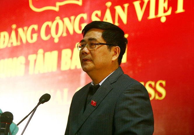 Ông Cao Đức Phát trả lời báo chí tại Đại hội Đảng, sang 24-1 - Ảnh: Viễn Sự