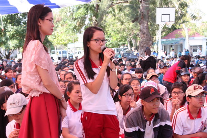 Thí sinh tham dự chương trình tư vấn tuyển sinh - hướng nghiệp 2015 do báo Tuổi Trẻ tổ chức. Ảnh: Trần Huỳnh