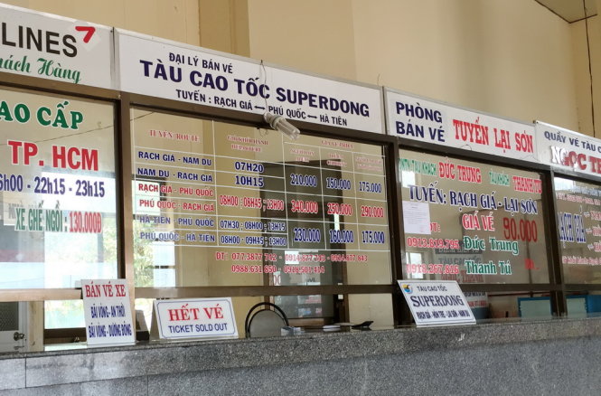 Quầy vé của công ty Superdong tại bến tàu Rạch Giá trưng biển báo hết vé