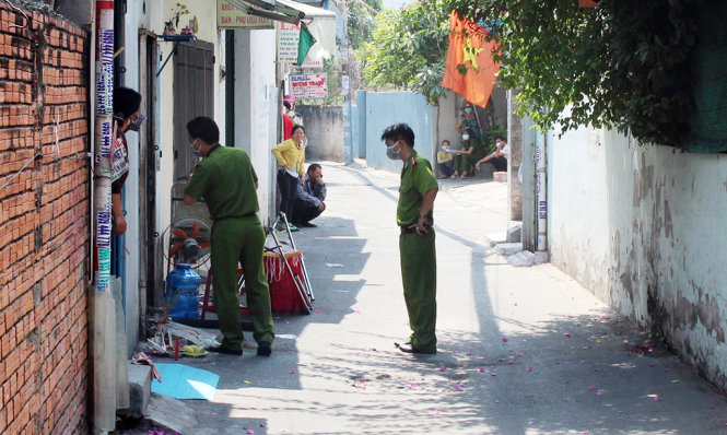 Lực lượng chức năng tại hiện trường - Ảnh: N.T.