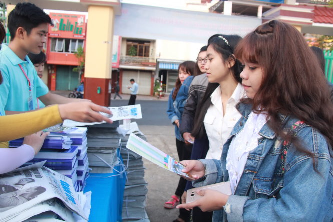 Ngay từ sáng sớm, đông đảo học sinh đã có mặt tại chương trình - Ảnh: TRUNG TÂN