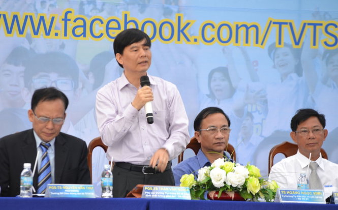PGS.TS Trần Văn Nghĩa – phó cục trưởng Cục Khảo thí và kiểm định chất lượng giáo dục Bộ Giáo dục và đào tạo – giới thiệu những điểm mới trong kỳ tuyển sinh đại học, cao đẳng 2016 - Ảnh: DUY THANH