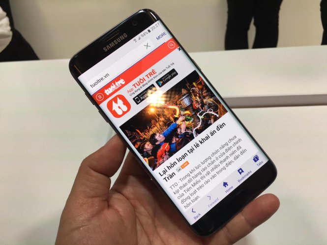 Galaxy S7, dòng smartphone chủ lực (flagship) của Samsung trong năm 2016 ra mắt tại Đại hội Di động Toàn cầu (MWC) 2016 - Ảnh: Mai Nguyên
