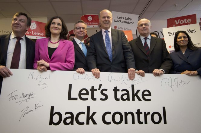 Nhiều chính trị gia Anh tham gia chiến dịch Vote Leave ở London vận động rời khỏi EU - Ảnh: Reuters