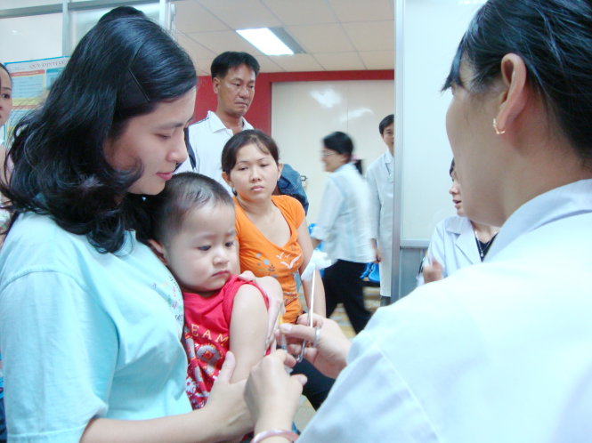Chích văcxin phòng bệnh cho trẻ ở một bệnh viện tại TP.HCM - Ảnh: L.TH.H.