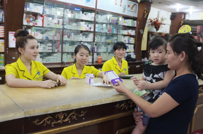 Người dân sử dụng thuốc kháng sinh cần tuân thủ theo kê đơn của bác sĩ - Ảnh minh họa: Châu Anh