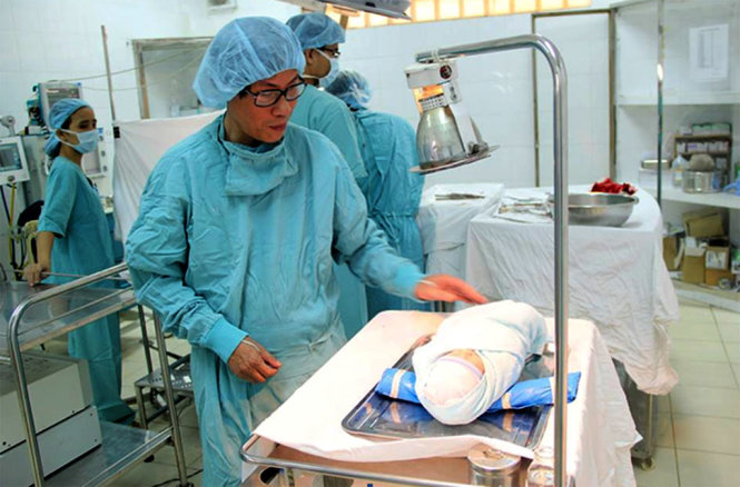 GS Cao Ngọc Thành với hơn 35 năm trong nghề - Ảnh: N.Linh
