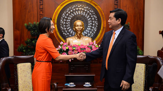Ủy viên Bộ Chính trị, Bí thư Thành ủy Đinh La Thăng tiếp đại diện của tập đoàn temmasek Holdings (Singpore), chiều 29-2 - Ảnh: Thuận Thắng