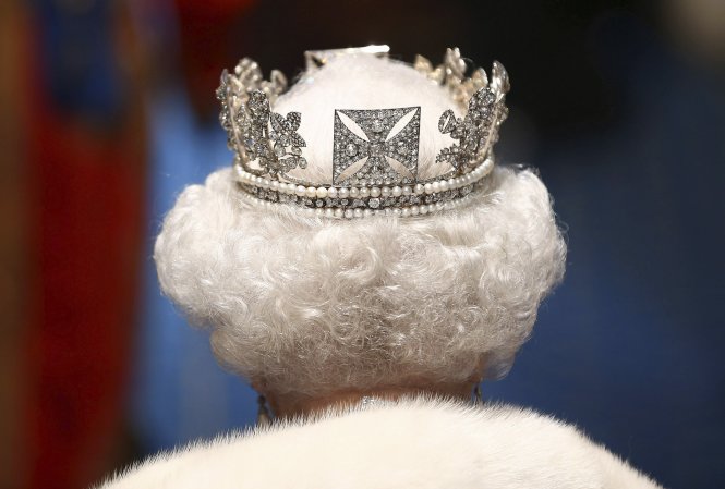 Mái tóc trắng xóa của nữ hoàng Anh Elizabeth - Ảnh: Reuters
