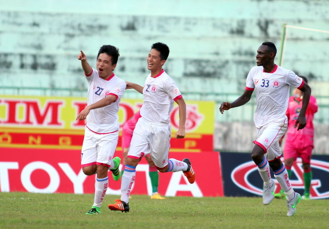 CLB Hà Nội trong trận đấu với chủ nhà Đồng Tháp ở vòng 2 V-League 2016 - Ảnh: N.K.