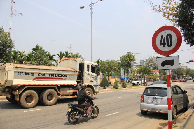 Biển quy định tốc độ xe tải 40km/h tại đường Cách Mạng Tháng Tám, TP Đà Nẵng - Ảnh: Tr.Trung