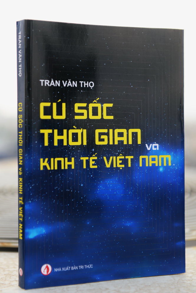 Sách do NXB Tri Thức ấn hành - Ảnh: Hữu Khoa