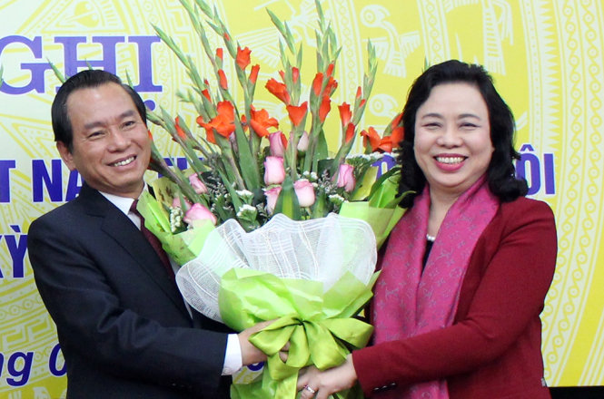 ÔNG VŨ HỒNG KHANH, Phó chủ tịch UBND thành phố Hà Nội (trái) được hiệp thương cử làm Chủ tịch Ủy ban MTTQ Việt Nam thành phố Hà Nội