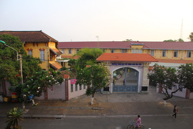 Trường THPT Châu Văn Liêm do Pháp xây dựng từ năm 1917, nhận được sự quan tâm đặc biệt của không chỉ giới kiến trúc sư cả nước mà còn của nhiều người dân và cựu học sinh - Ảnh: Chí Quốc