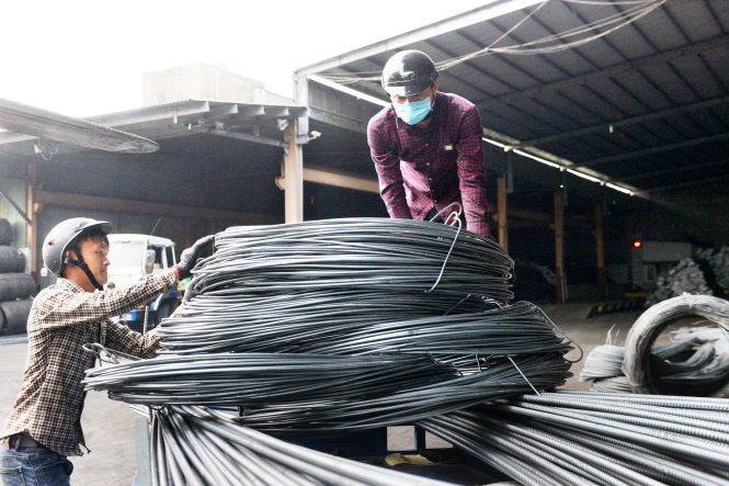 Giá thép bán lẻ trong ngày 17-3 đã tăng 13-14% so với hai ngày trước đó - Ảnh: Hữu Khoa