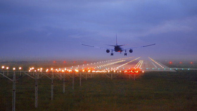 Sương mù dày đặc khiến nhiều chuyến bay bị chậm ở Nội Bài - Ảnh: noibaiairport