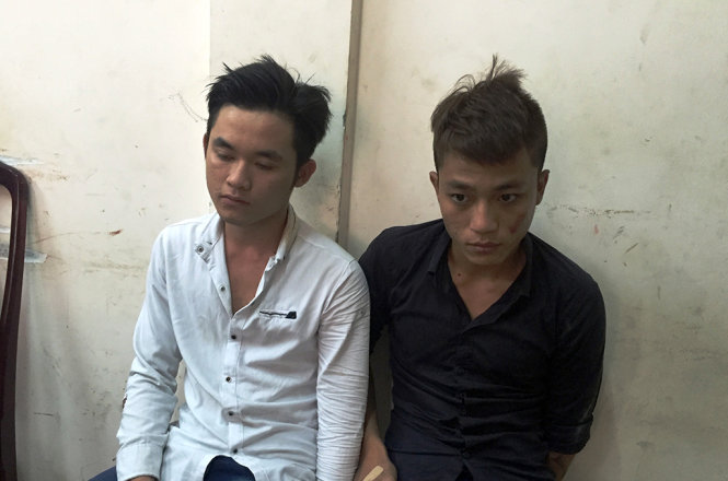 Trần Văn Tùng và Vũ Minh Quang tại cơ quan công an - Ảnh: Ngọc Khải