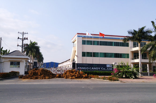 Hiện trường trước Công ty Tango Candy vào sáng 21-3. Ảnh: SƠN LÂM
