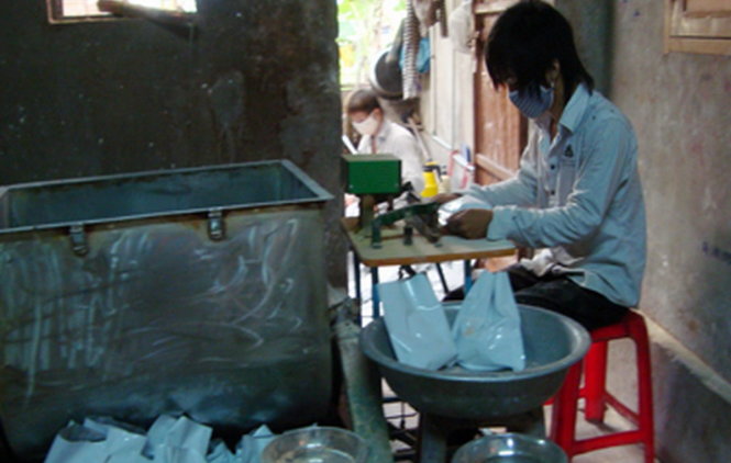 Một góc sản xuất thức ăn bổ sung cho heo, gia cầm của một Công ty - Ảnh: L.TH.H.
