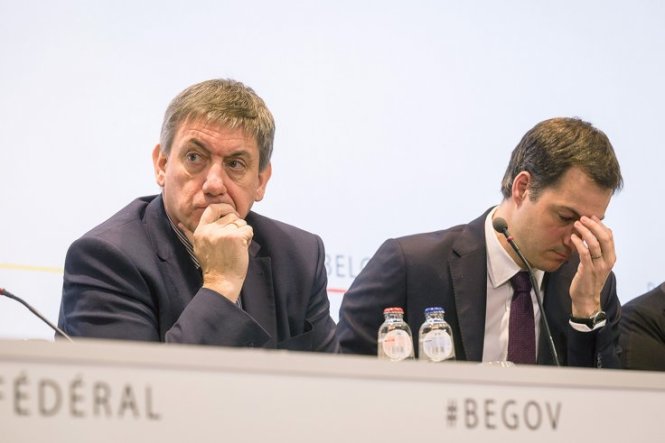 Bộ trưởng nội vụ Jan Jambon (trái) và Bộ trưởng Alexander De Croo - Ảnh: Ibtimes