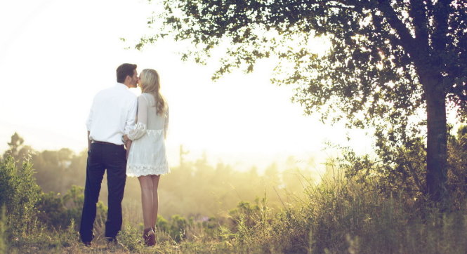Ta đã yêu nhau trong chiều gió. Nguồn: dinche-augustine.blogspot.com