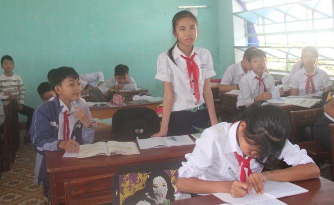 Phạm Thị Thúy Nga (lớp 7/1) đã tiến bộ rất nhiều sau khi tham gia “Lớp học tiếp sức đến trường” - Ảnh: Đoàn Cường