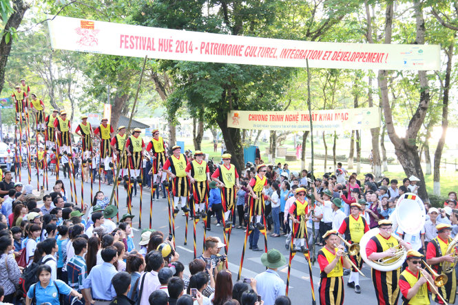 Festival Huế là một nỗ lực nhằm tạo ra sản phẩm mới cho du lịch Huế, tuy nhiên phải hai năm mới có một lần, nên du lịch Huế vẫn xưa cũ - Ảnh: Tiến Long