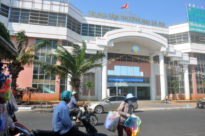 Trung tâm thương mại Bà Rịa - nơi xảy ra thu bỏ ngoài sổ sách, chi sai mục đích 1,1 tỉ đồng của Ban quản lý chợ Bà Rịa - Ảnh: Đông Hà