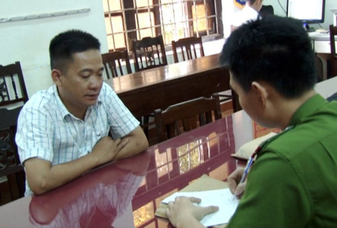 Phạm Xuân Nguyên Đức đang khai nhận tại cơ quan điều tra - Ảnh: Nguyên Linh