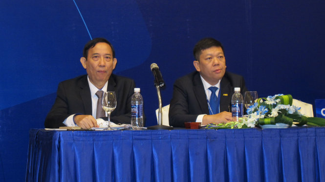 ĐHCĐ sáng nay nhiều cổ đông đã chất vấn lãnh đạo ACB về nợ của nhóm 6 công ty liên quan đến Bầu Kiên và khoản tiền gửi đã quá hạn tại CB và GPBank - Ảnh: A.H.