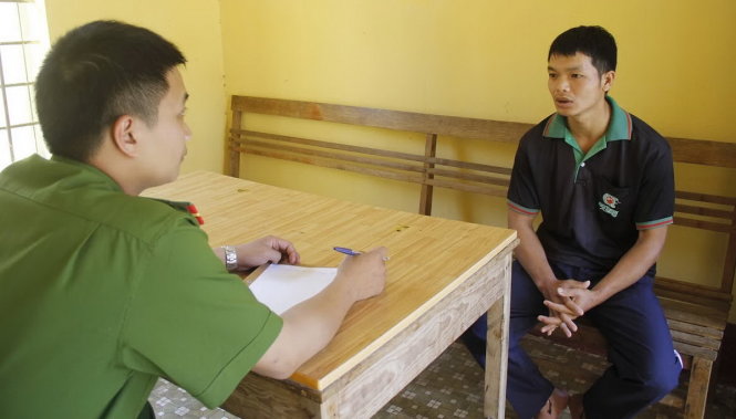 Nghi can Đinh Văn Tới làm việc với cơ quan Công an. Ảnh: Đức Huy