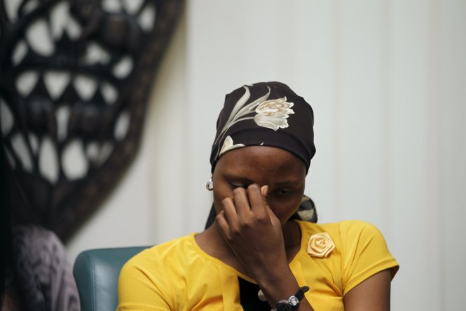 Một em gái từng bị Boko Haram bắt cóc và trốn thoát được. Ảnh: Reuters
