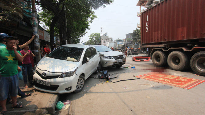 Hiện trường vụ tai nạn giao thông nghiêm trọng khiến một người chết thảm - Ảnh: Tiến Thắng