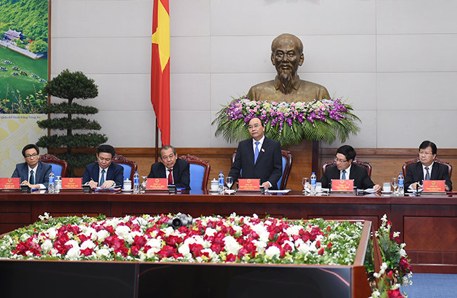 Thủ tướng Nguyễn Xuân Phúc chủ trì phiên họp đầu tiên với các thành viên Chính phủ mới được kiện toàn - Ảnh: VGP